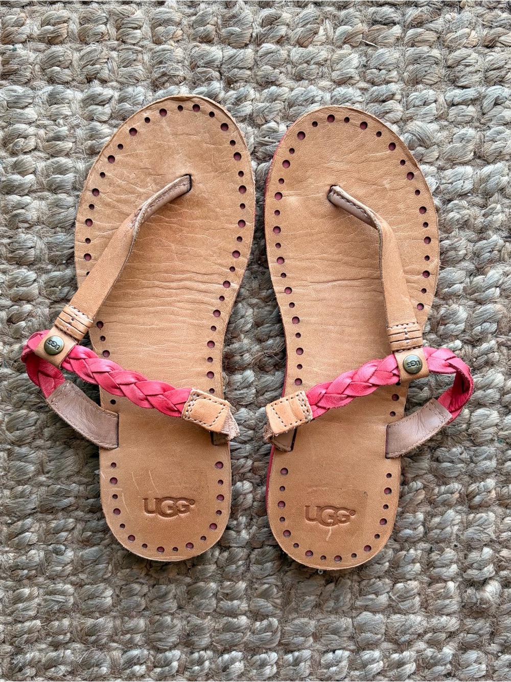 Discontinued Y2K UGG Coral/Tan Bria Thong Sandals size 6